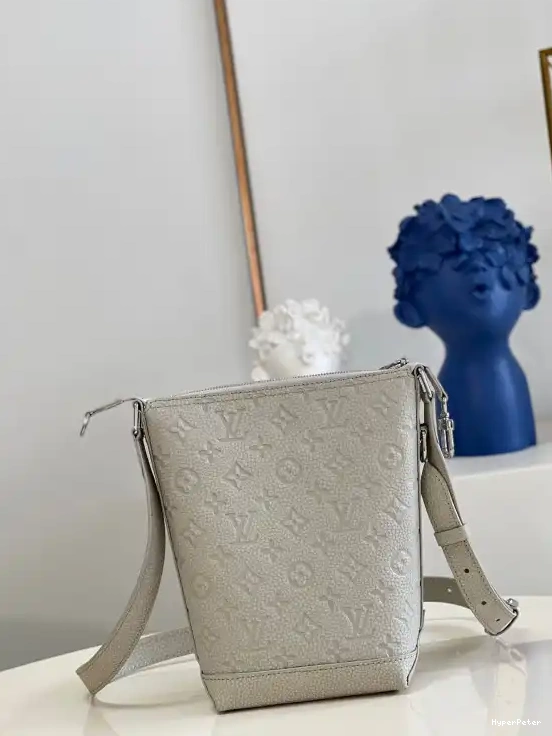 PM VUITTON HOBO CRUISER LOUIS 0518